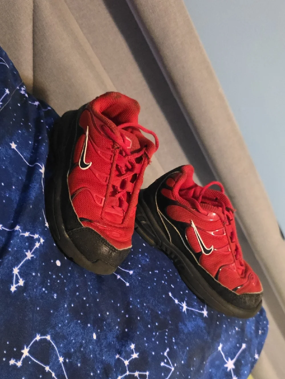 Nike AirMax Kids Red and Black Low-Top Sneakers